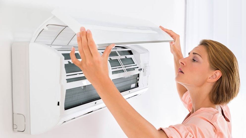 Hướng dẫn vệ sinh máy lạnh đúng cách – Trung tâm điện lạnh giá rẻ