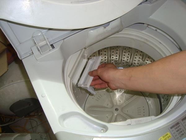 Hướng dẫn cách khắc phục máy giặt bị cặn bẩn
