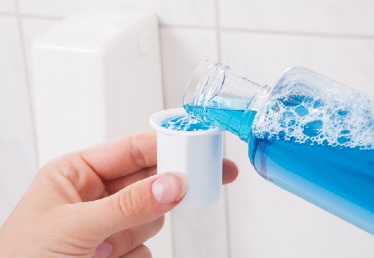 Cách tẩy dầu mỡ trên quần áo đơn giản tại nhà