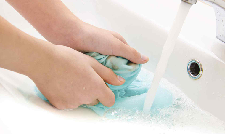 Bật mí cách tẩy vết máu trên quần áo