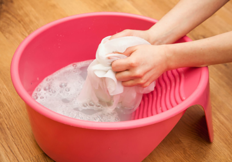 Bật mí cách tẩy vết máu trên quần áo