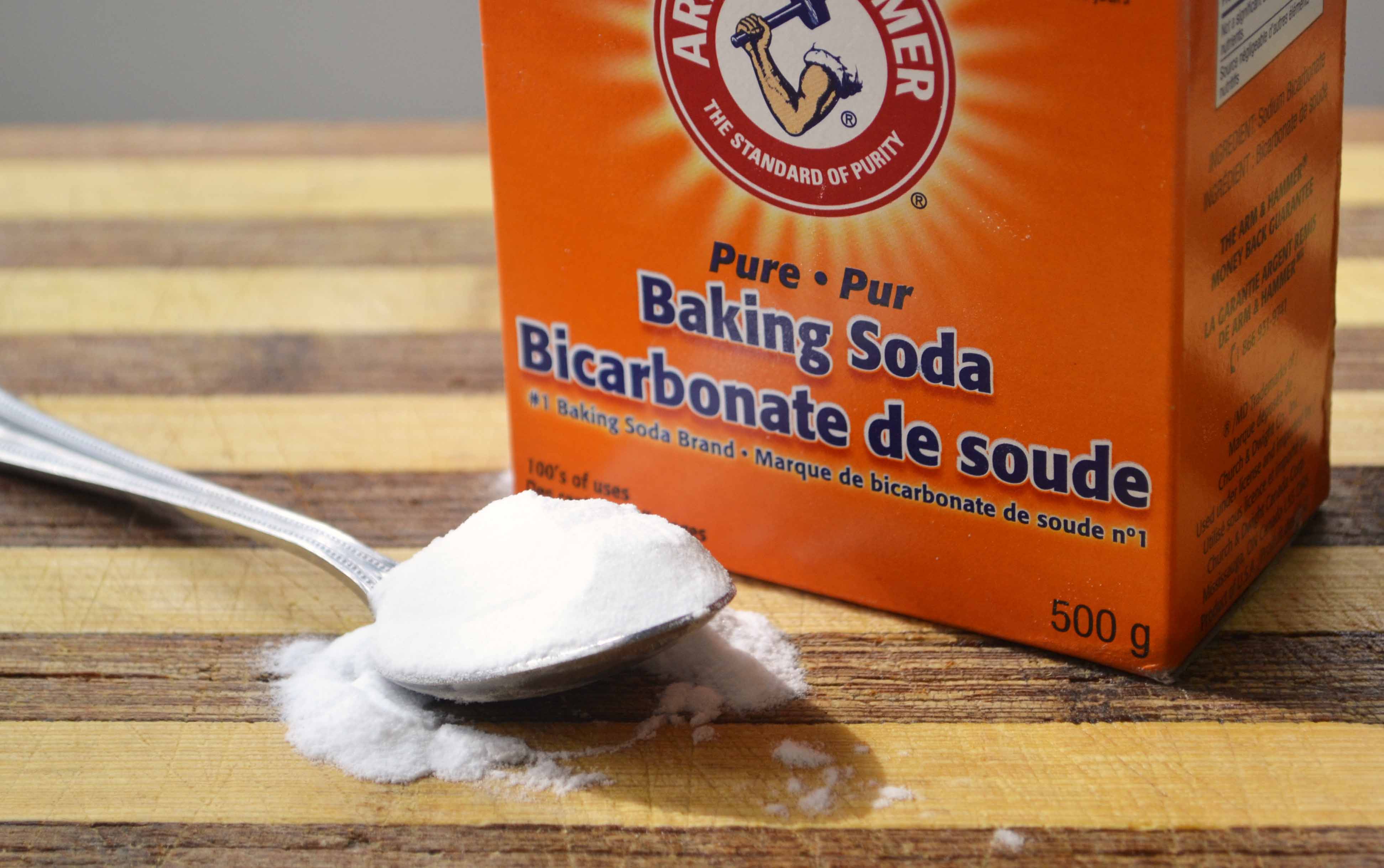 Mẹo vặt khử mùi hôi tủ lạnh bằng bột baking soda