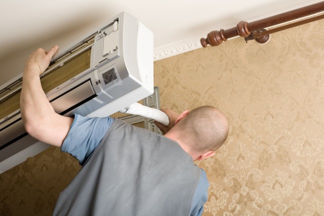 Hướng dẫn vệ sinh máy lạnh tại nhà đúng cách