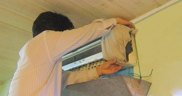 Các thao tác vệ sinh máy lạnh âm trần đơn giản tại nhà