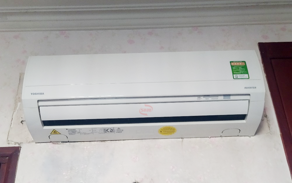 Điện Lạnh Quân - Dán tem bảo hành sau khi khắc phục dàn nóng máy lạnh kêu to