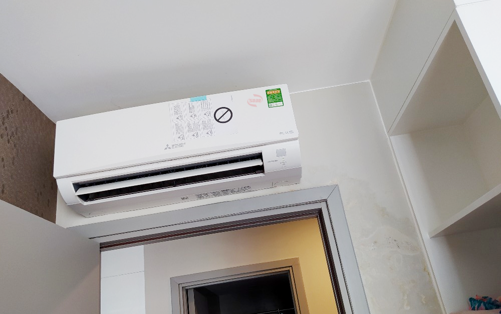 Điều hòa bị bám bụi ở dàn lạnh khiến chảy nước ở cục nóng